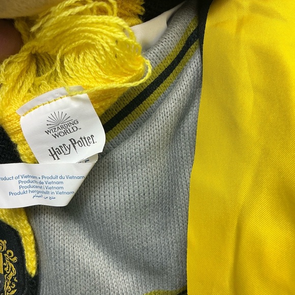 Warner Bros. Harry Potter Bear with Yellow and Black Scarf - Picture 4 of 9
